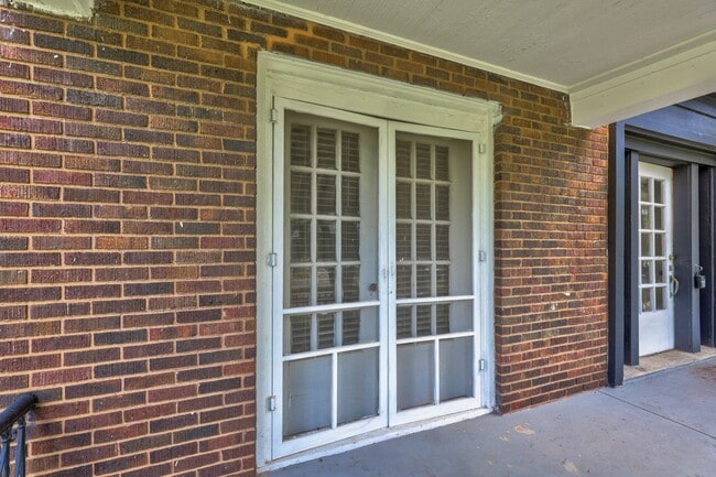 Photo - 1 Bed 1 Bath apartment in Okc close to Plaza District!