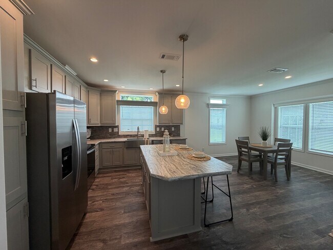1902 W Gleneagles Rd