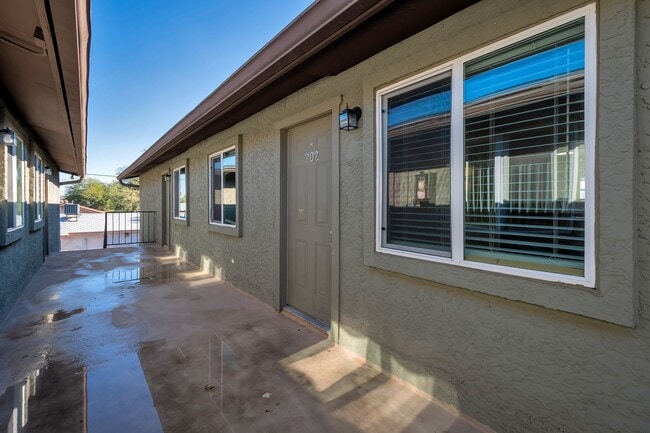 Photo - Starlight Apartments