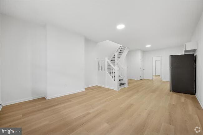 Building Photo - 320 N Robinson St Rental