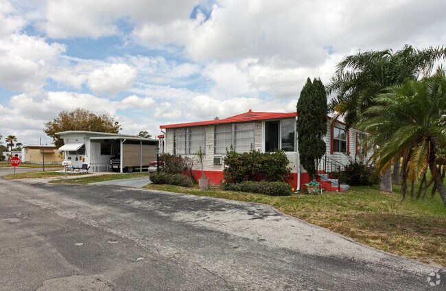 Photo - Sunshine Mobile Manor Apartments