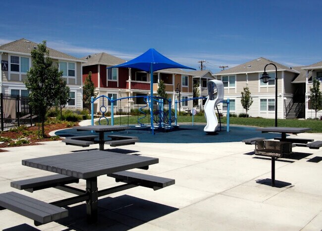 Photo - Grove at Sunset Court