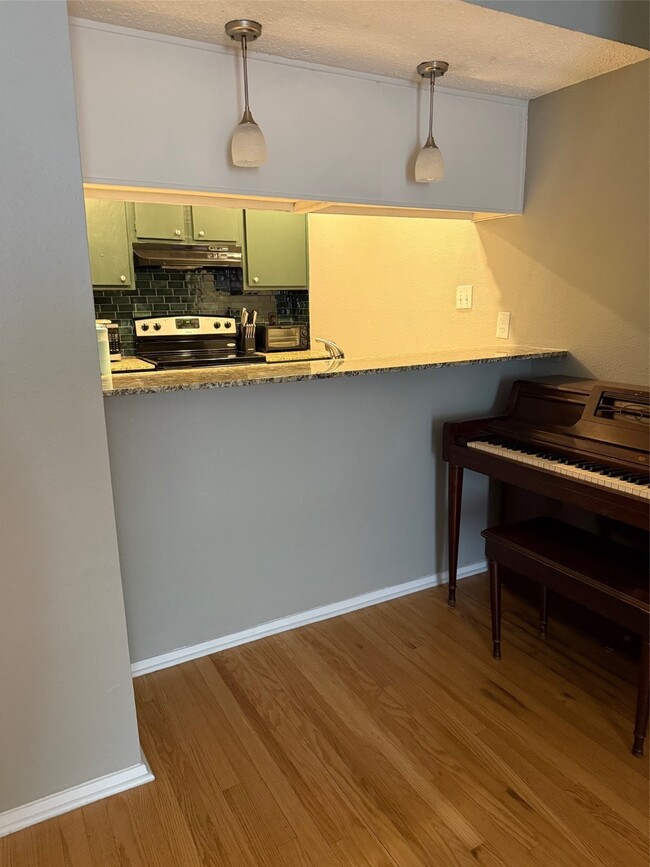 Building Photo - 7112 N Holiday Dr Unit 7112