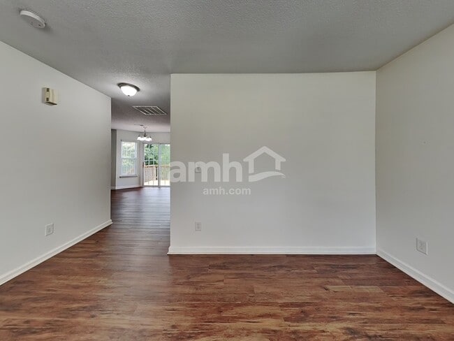 Photo - 211 Juniper Leaf Way