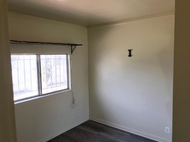 Photo - 1059 W 253rd St Unidad 2