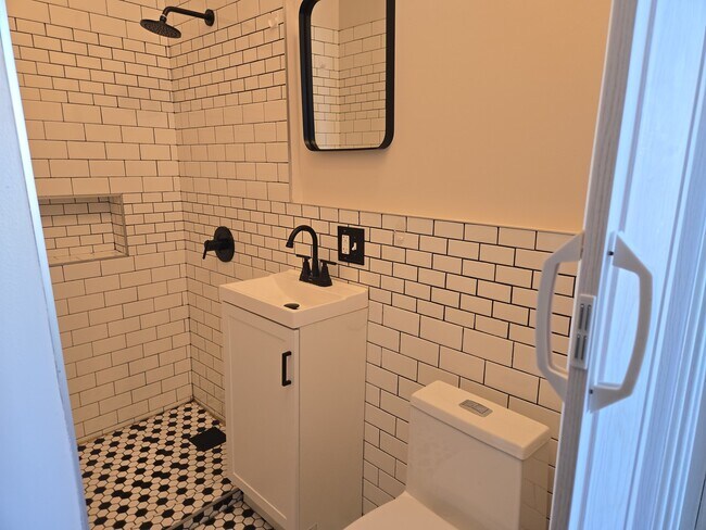 Photo - 2417 W Arthington St Unit 2