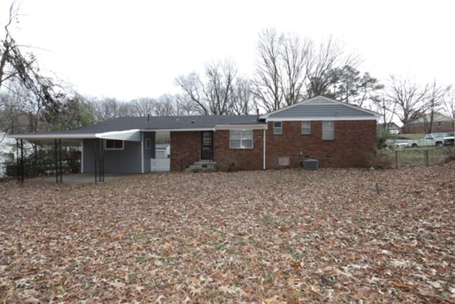 Photo - 3909 University St