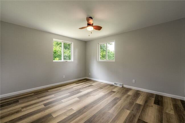 Photo - 1410 Lake Ave W