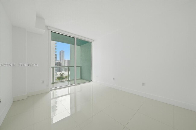 Photo - 1900 N Bayshore Dr Unidad 2207