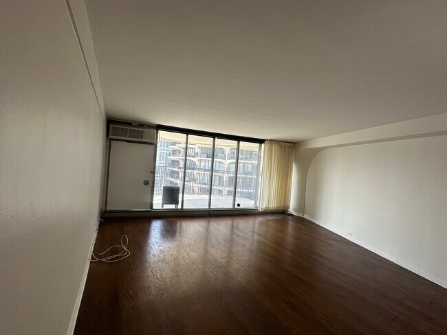 Photo - 300 N State St Unit 4135