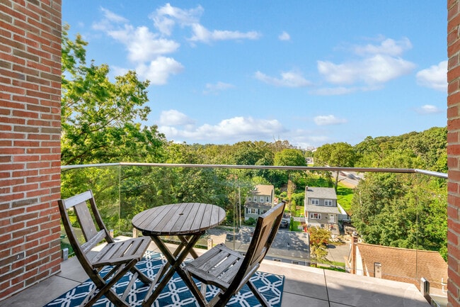 Photo - Colonial Court