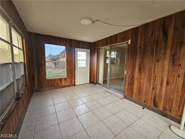 Photo - 423 Morgan Cir S