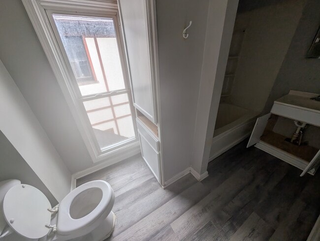 Photo - 608 W Highland Ave