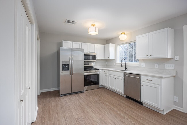 Photo - 3317B Niagara Dr