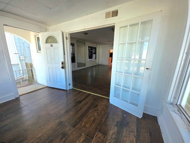 Photo - 346 N Delaware Ave