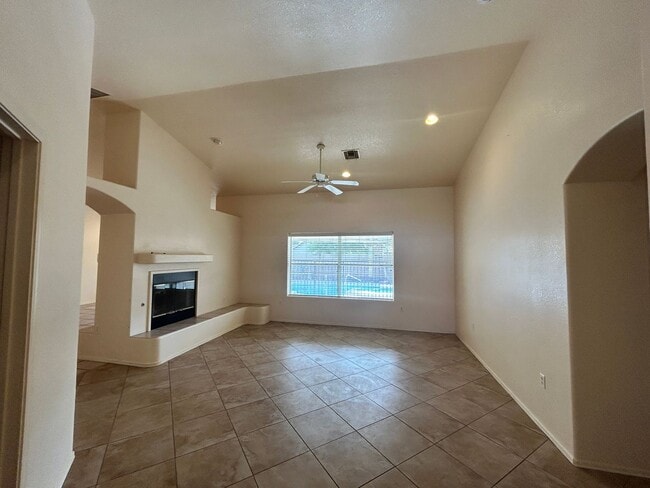 Photo - 4-Bedroom Home in Mesa Del Sol with Heated Pool and Spa