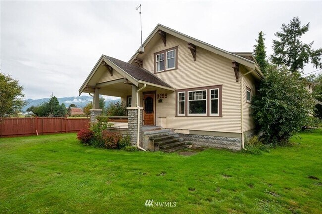 3 Bedroom 1800 sq ft Cute Farm House with ... - 3 Bedroom 1800 sq ft Cute Farm House with ...