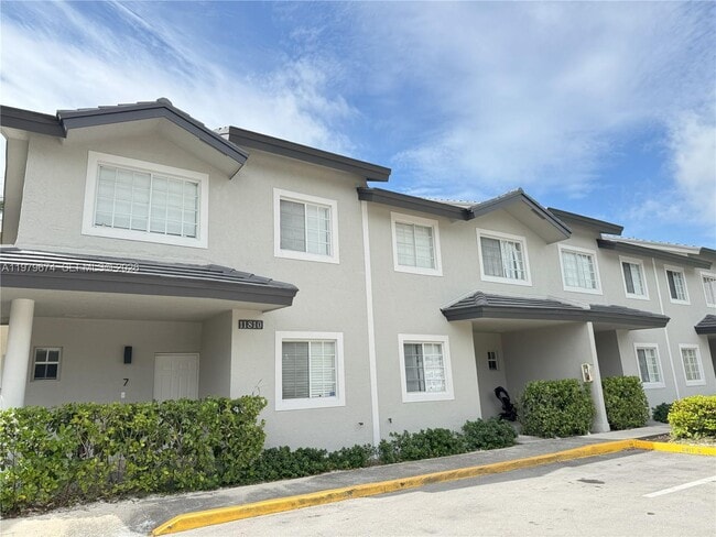 Building Photo - 11810 NE 19th Dr