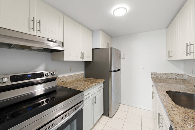 Building Photo - 2350 NE 135th St Rental