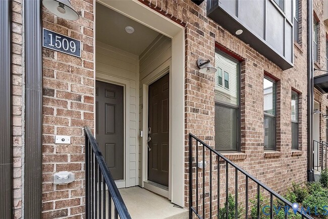 Building Photo - 1509 W Moore St Unit A