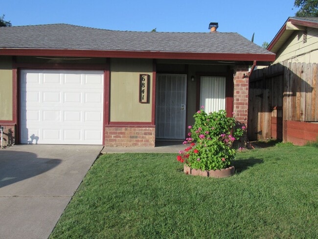 Building Photo - 2 BED 2 BATH DUPLEX FOR RENT