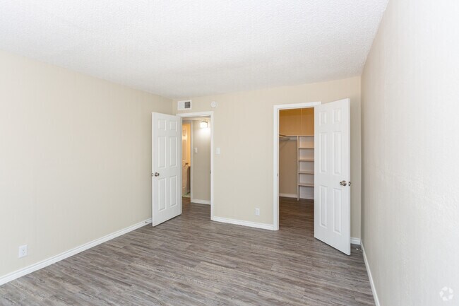 1BR 1BA - 660 SF