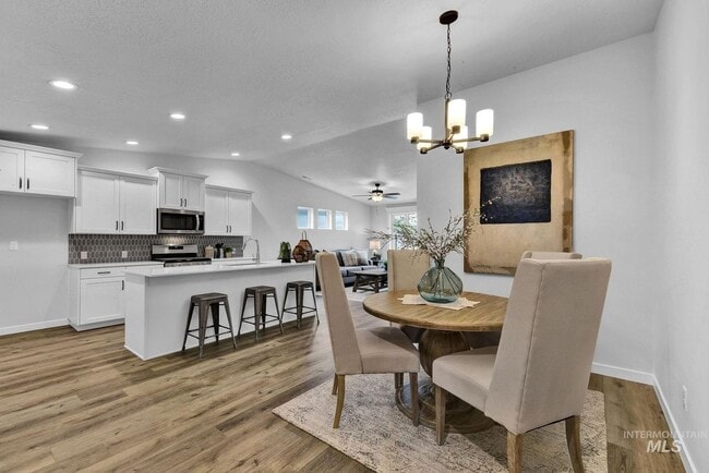 Photo - 1482 W Woodpine St