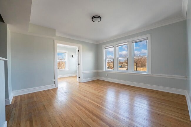 Photo - 845 Lyman Ave