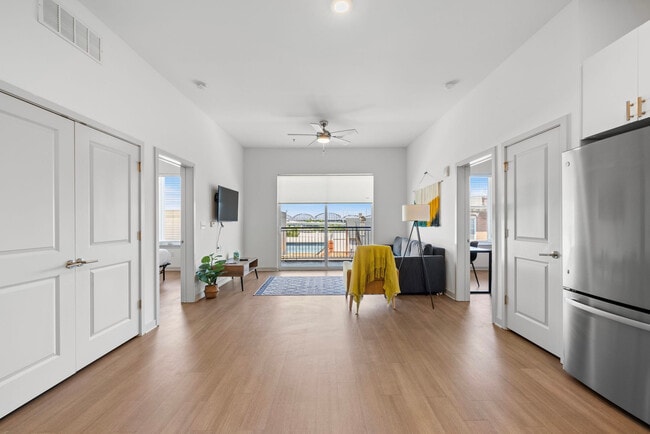 Photo - 633 E Main St Unit ID1014613P