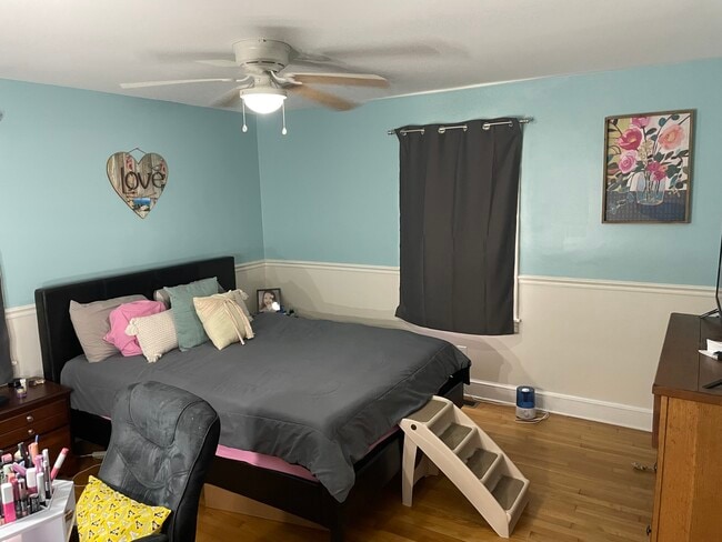 Bedroom 1 - 914 Westview Cir