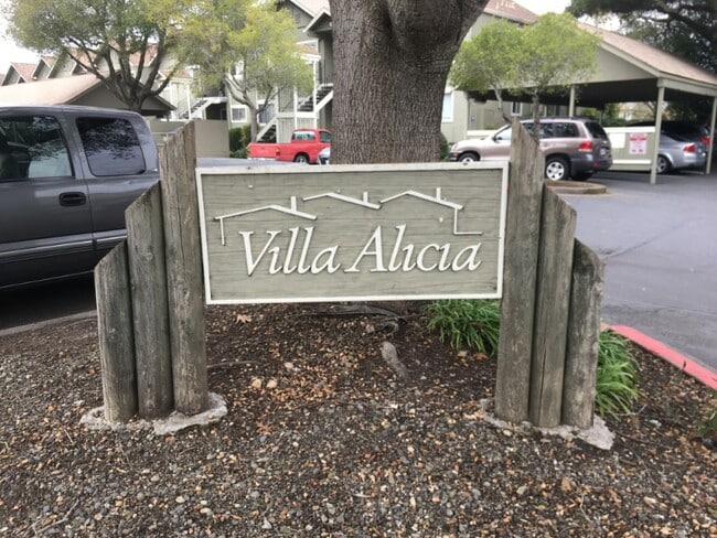 Building Photo - 776 Santa Alicia Dr