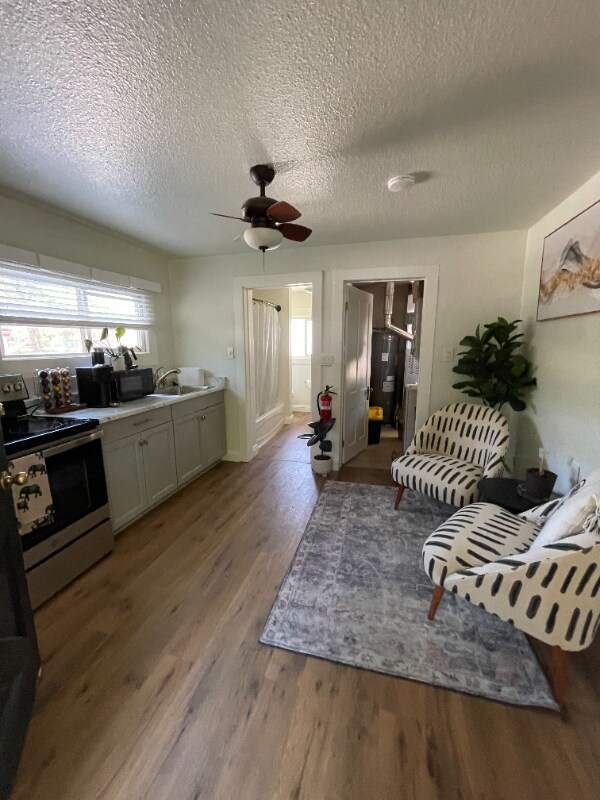 Photo - 329 W 5th St