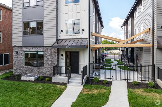 Entrance - 509-511 10th Ave SE