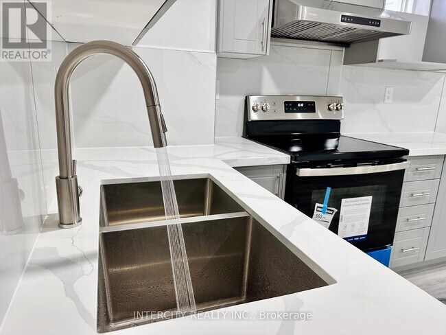 Photo - 77 Romanelli Cres