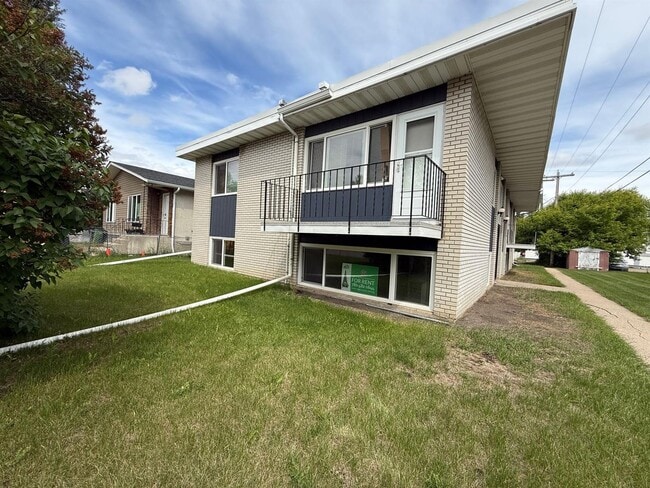 Building Photo - 1 Bed 1 Bath Unit 3