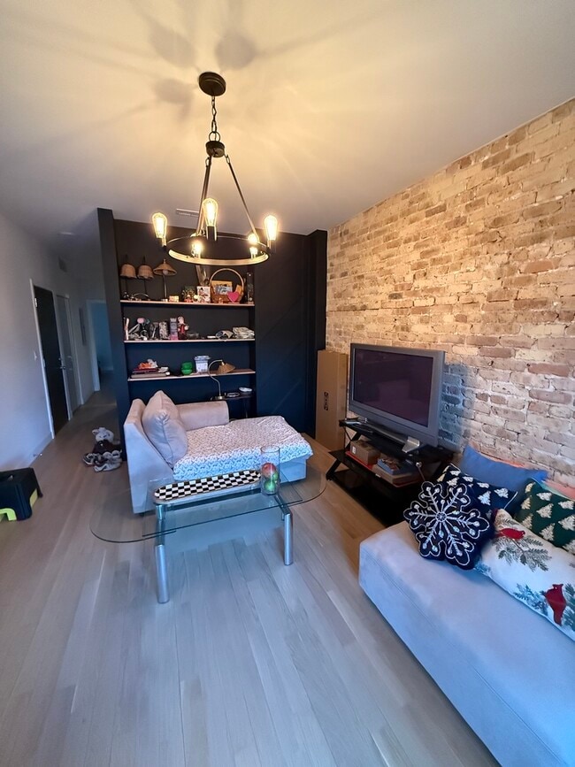 Photo - 927 N Mozart St Unit 2