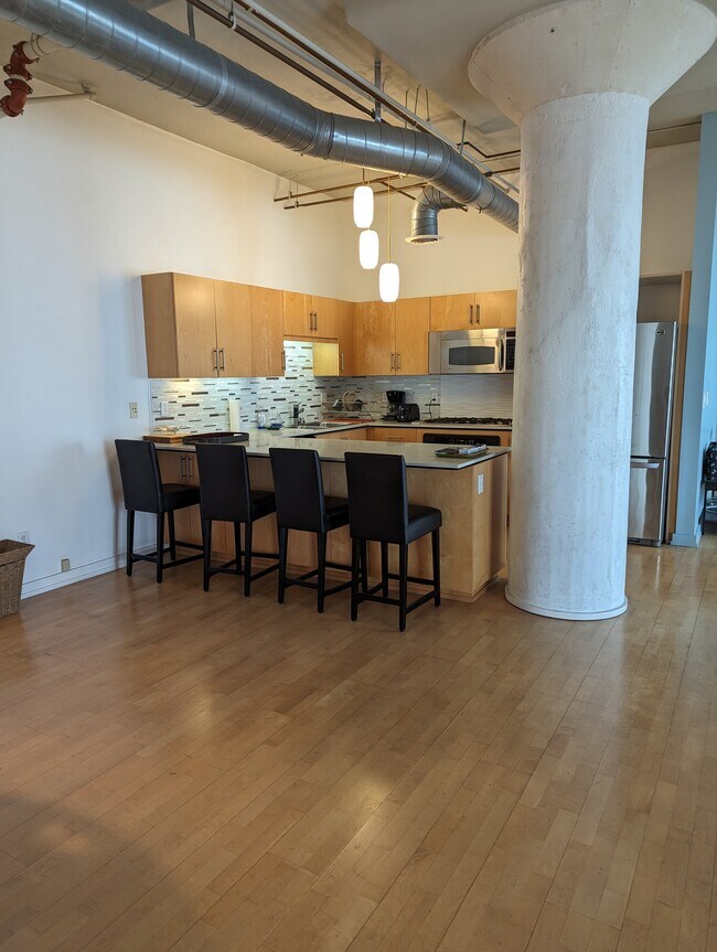 Photo - 330 W 11th St Unidad #308