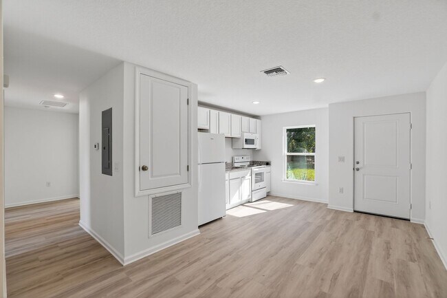 Photo - 1115 F Avenue Unit B