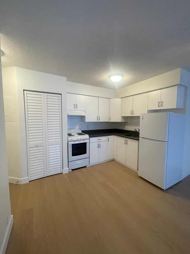Building Photo - Parkview Terrace - 208 Unit 208