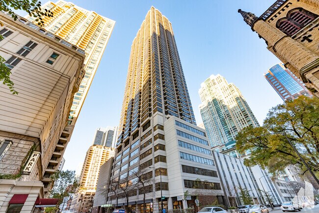 Building Photo - 30 E Huron St Unit 904 Rental
