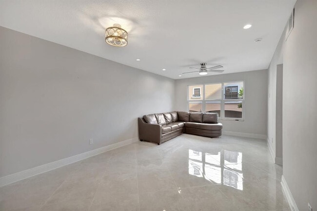 Photo - 2400 NE 33rd Ave Unit 212