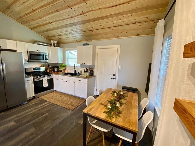 Photo - 1804 Adina St