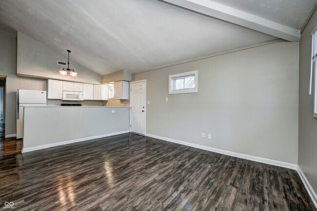 Photo - 8467 Bluff Rd