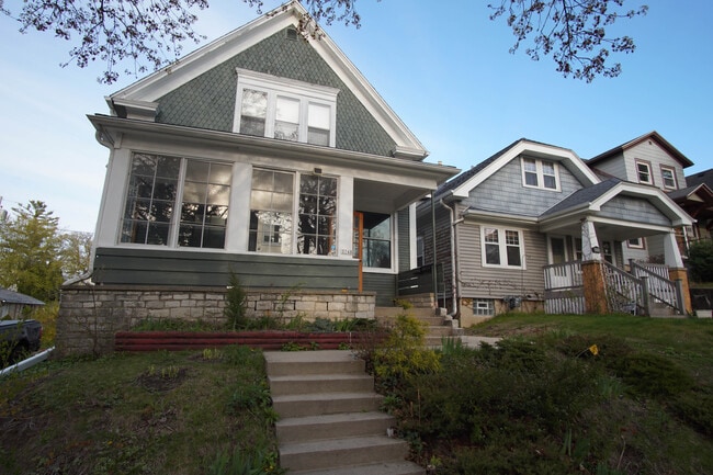 Building Photo - 3248 S Delaware Ave Unit Upper