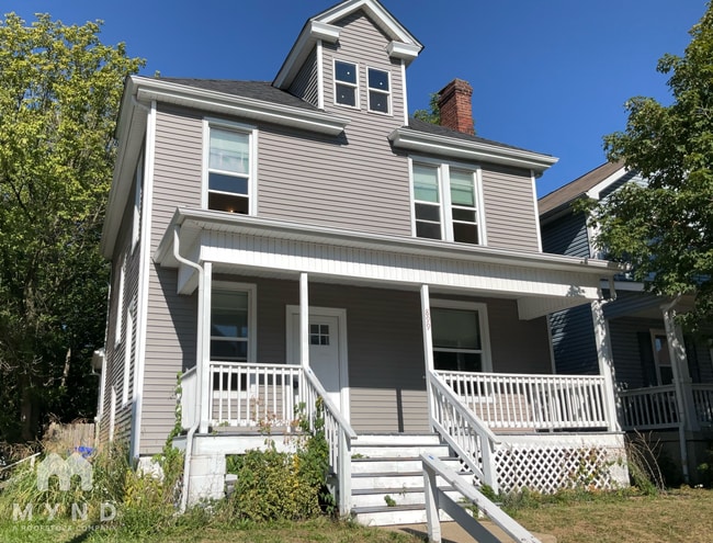 Building Photo - 899 Wilson Ave Rental