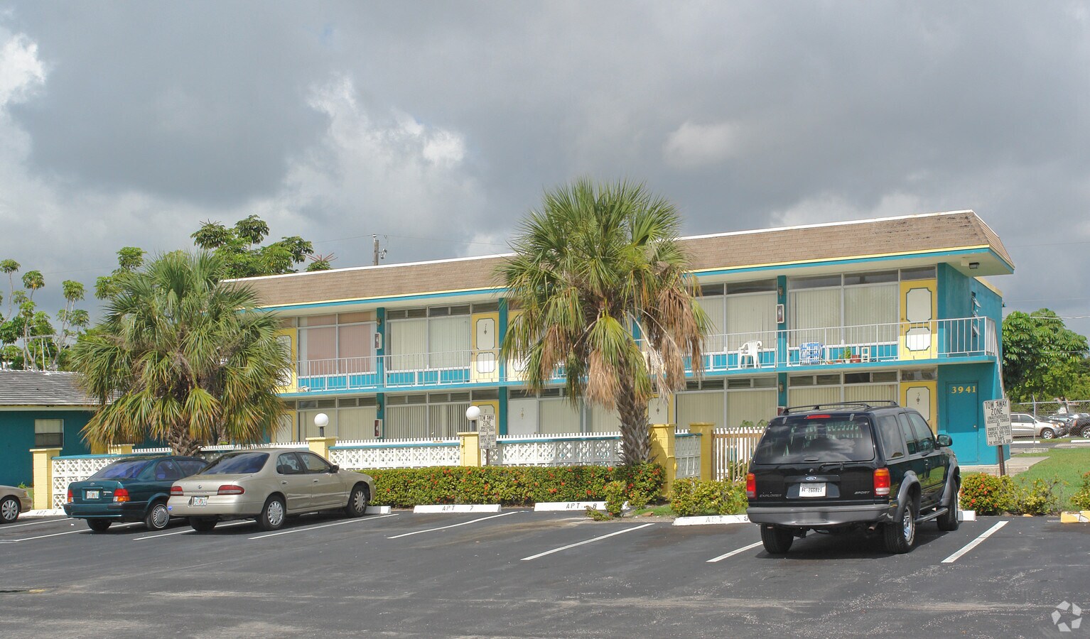 Parkside Apartments - Parkside Apartments