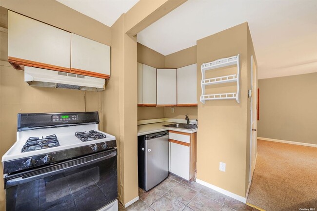 Building Photo - 737 Seaman Ave Unit 1 Rental
