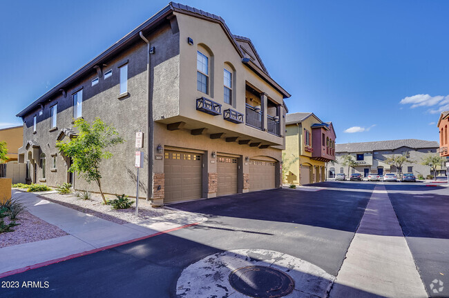 Building Photo - 2402 E 5th St Rental