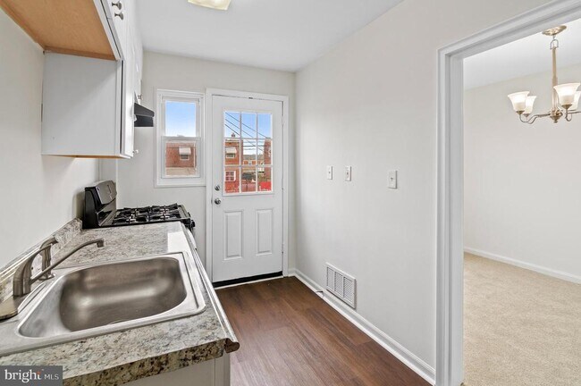 Photo - 7827 Eastdale Rd