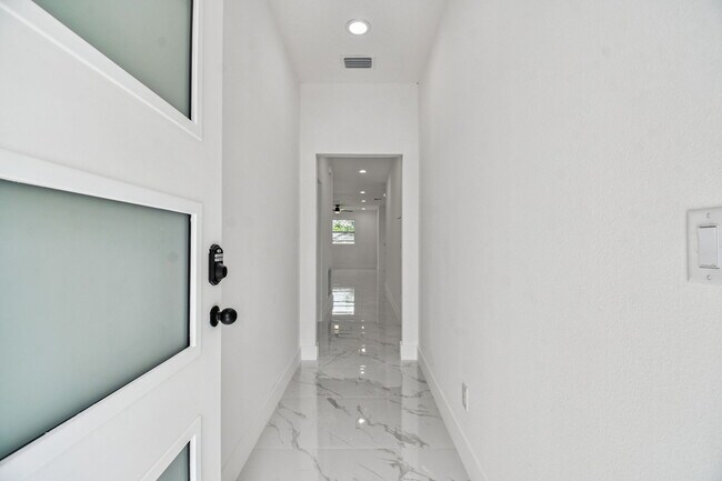 Photo - 1403 W 9th St